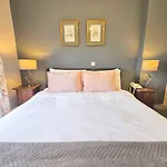 Hotel The 4*